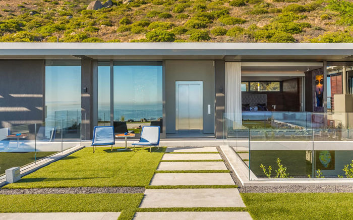 Coastal Opulence in Architectural Brilliance | SimpleTech